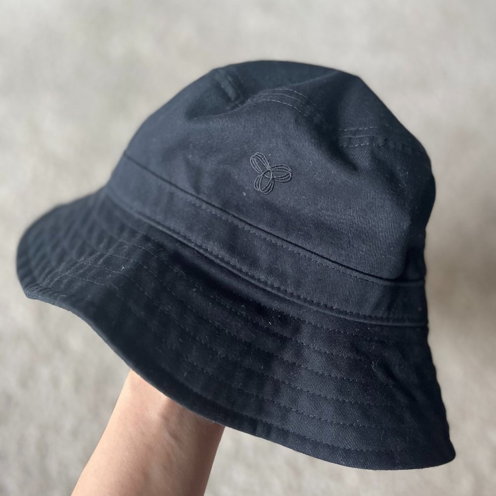 Aritzia TNA Logo Bucket Hat